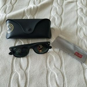 Unisex Classic RayBan Wayfarer sunglasses